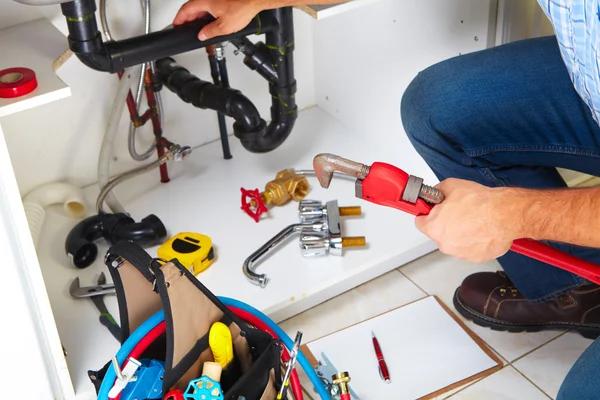 Homeowner Guide to DIY Plumbing and Professional Repairs