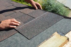 What to Expect When Working With a roofing contractor albany