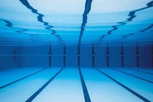 How a weekly pool maintenance service Keeps Your Pool Crystal Clear